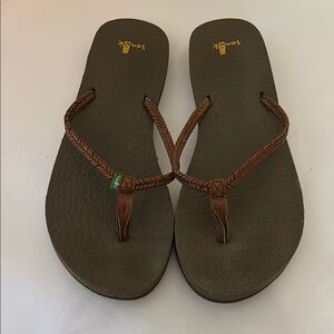 Sanuk Brown Leather Thong Flip Flop Sandals with Braided Straps Size 7.5